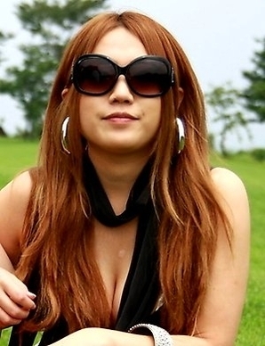 Cute Japanese babes pose outdoors
