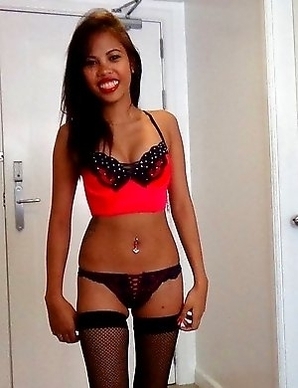 Foul-mouthed Cebuana Zara plays with dildo and dick