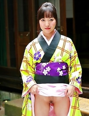 Asian lady bares her tight cunt