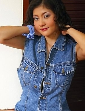 Mona Choi has an amazing figure and she would love to show you more than just that, so stay tuned.