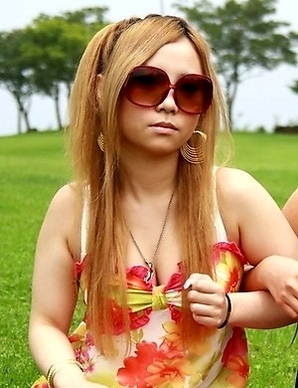 Cute Japanese babes pose outdoors