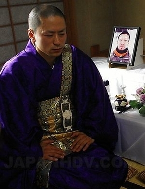 Kimono hottie Waka Kano cums hard