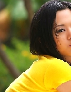 Farm girl Soia Aoi enjoys her sweet round melons