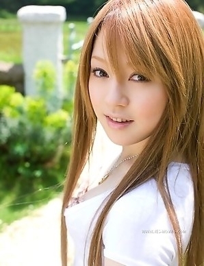 Brown-haired queen Ria Sakurai reveals her naked snatch