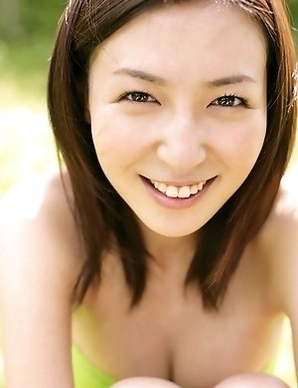 Meguru Ishii shows big tits in green bra in the forest