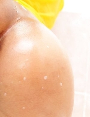 Asian Meijii Mala enjoys bathing and spreading ass