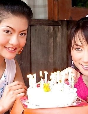 Two Asian lesbian Mona And Mind have fun each other with double dildo