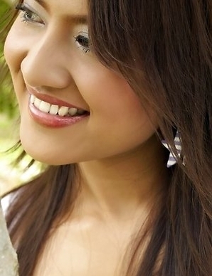 Young Asian cutie Milk Yada spreading pussy in outdoors