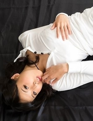 Hottie in white Natsuki Yokoyama teasing that cock with her feet and hands