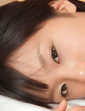 Miho Morita takes clothes off to show hot body in bath suit