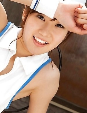 Kana Yuuki shows flexibility while playing with tennis ball