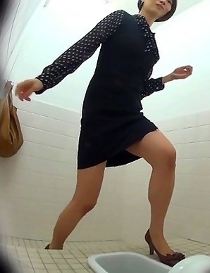 Japanese Piss Fetish Videos - Girls Pissing - Potty Break 6