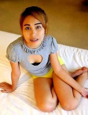 Cute small-tittied Thai girl Cream with bubble butt fucks stranger in hotel