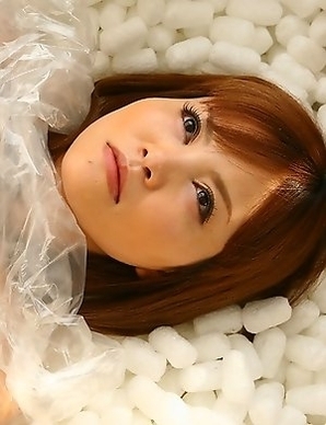 Wonderful Hitomi Yoshino posing