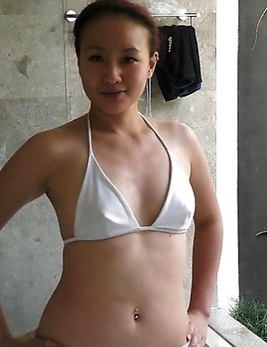 Chinese GF strips naked on cam