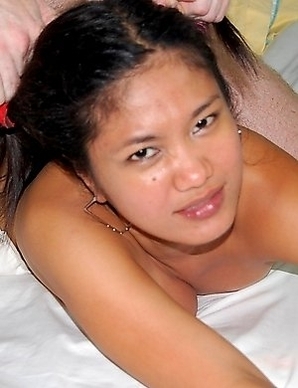 Cock-loving Filipina nympho fucks