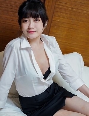 Naughty Huang Ying ends up fucking her co-worker during quarantine