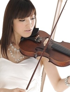 Sexy Yuria Tominaga is violonnist and slut