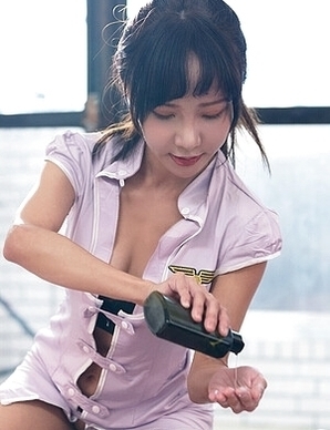 Xiaoqi is a new masseuse and needs to practice her erotic massage