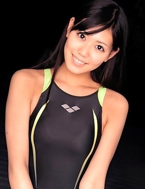 Saemi Shinohara shows sexy legs in bath suit in classroom