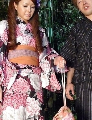 Kana Suzuki in kimono sucks cock outdoors