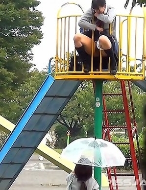 Japanese Piss Fetish Videos - Girls Pissing - Yellow Fun What A Splash