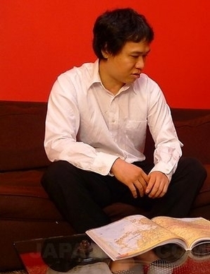 Yoshioka Nanako gets cum in mouth and pours
