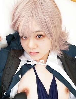 Cutie Saeko Ishiki comes to see us with a cute cosplay