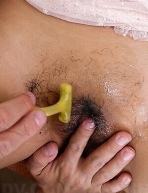 Spoiled teen Suzu Minamoto has the perfect shaved pussy to lick