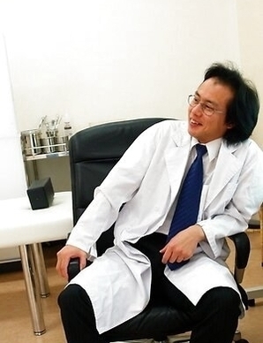 Hot nurse Mika Kojima fucks with her colleague docteur at work
