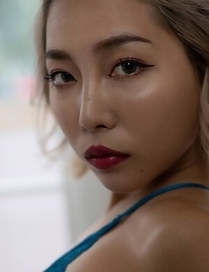 Breathtaking model Xu Jie gets boned at the photoshoot