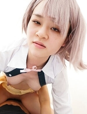 Cutie Saeko Ishiki comes to see us with a cute cosplay