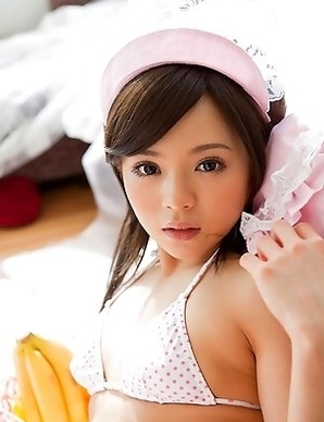Runa Hamakawa shows hot bum and plays with vegetables