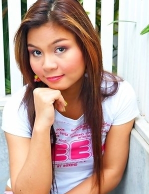 Find the hot Laurence Li as she makes pictures that will make you want to touch yourself.