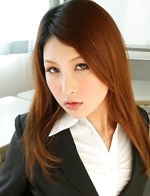 Hottie Rara Mizuki loves posing