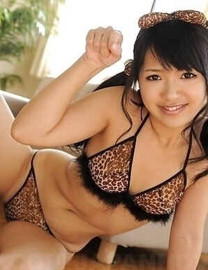 Satomi Kirihara shows yummy curves after taking sexy lingerie off.