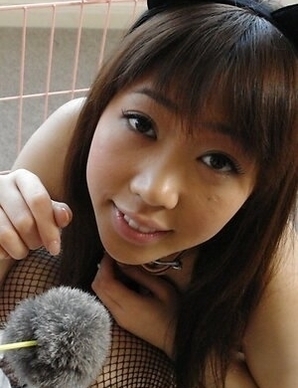 Beautiful Shiori Aiuchi is the favorite pet of two men