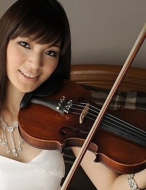 Sexy Yuria Tominaga is violonnist and slut