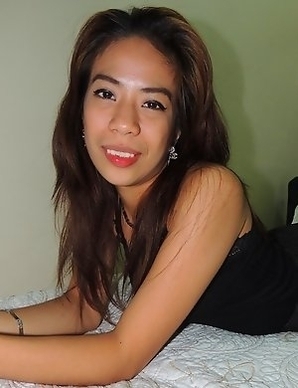 Horny Asian beach girl Chelsy