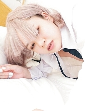 Cutie Saeko Ishiki comes to see us with a cute cosplay