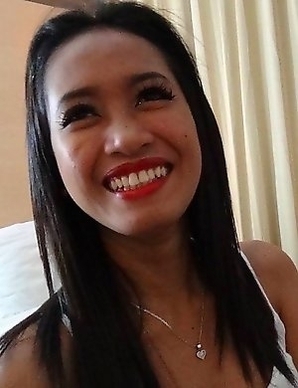 Hot Filipina spinner Candy gives great deep-throat blowjob
