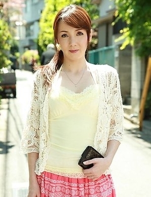 Asian Chika Sasaki in pink and yellow outfit