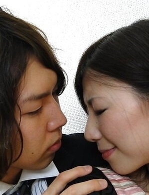 Mizuho Yamashiro sucks cock and has hairy cunt fucked on the floor.