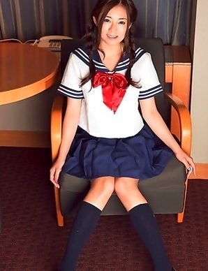 Minori Hatsune shows hot bum in panty under school uniform