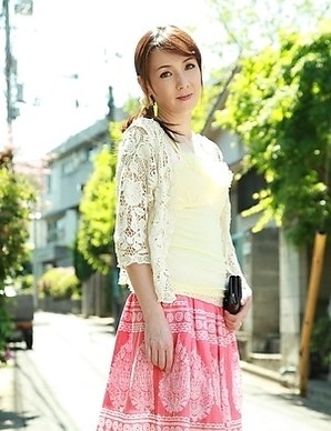 Asian Chika Sasaki in pink and yellow outfit