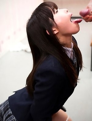 japan schoolgirl Kasugano Yui suck cock