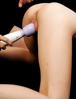 Nao Shiraishi gets double mouth penetrated by two hard cocks.